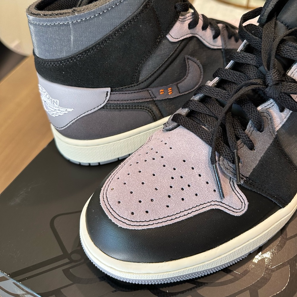 Nike Air Jordan 1 Mid SE Craft in Black/Cement Size 12 - Picture 3 of 7
